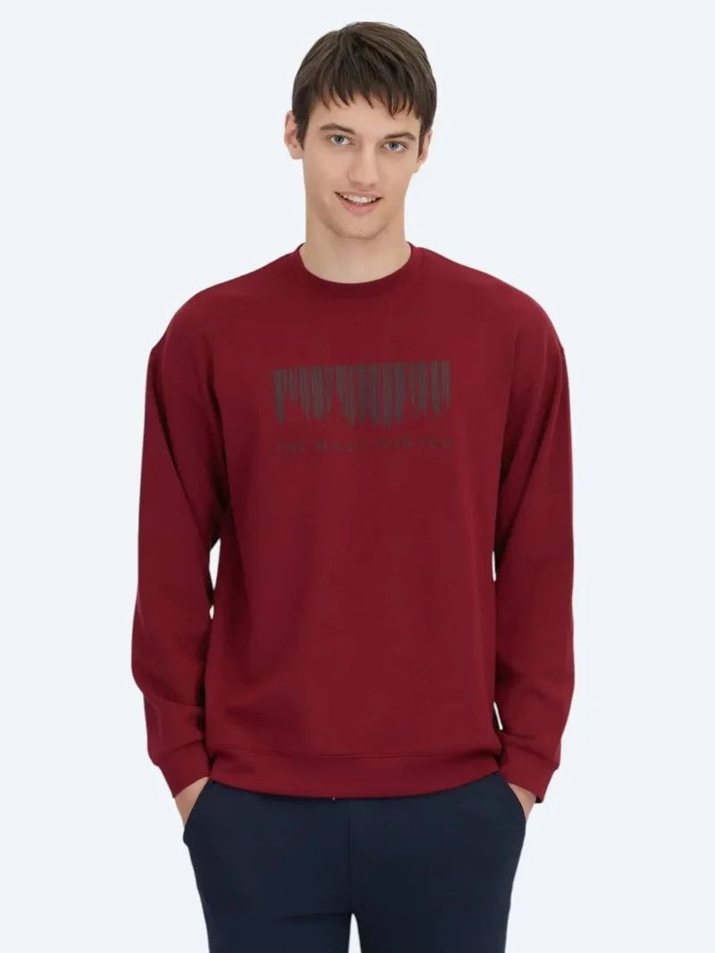 كيب سويت شيرت أحمر مطبوع برقبة دائرية