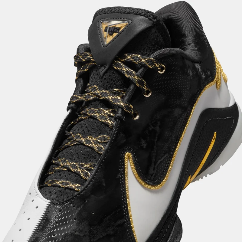 Nike Men's LeBron XXII Basketball Shoes