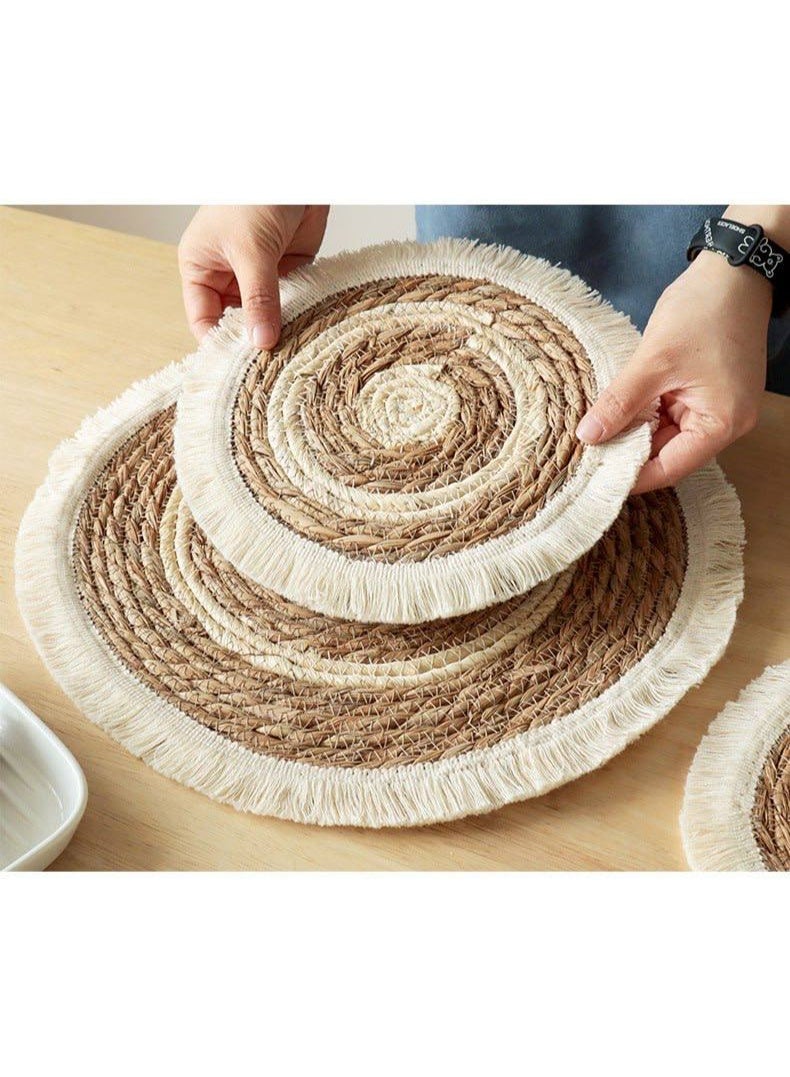 Wicker coaster with handmade fringes - Image 1