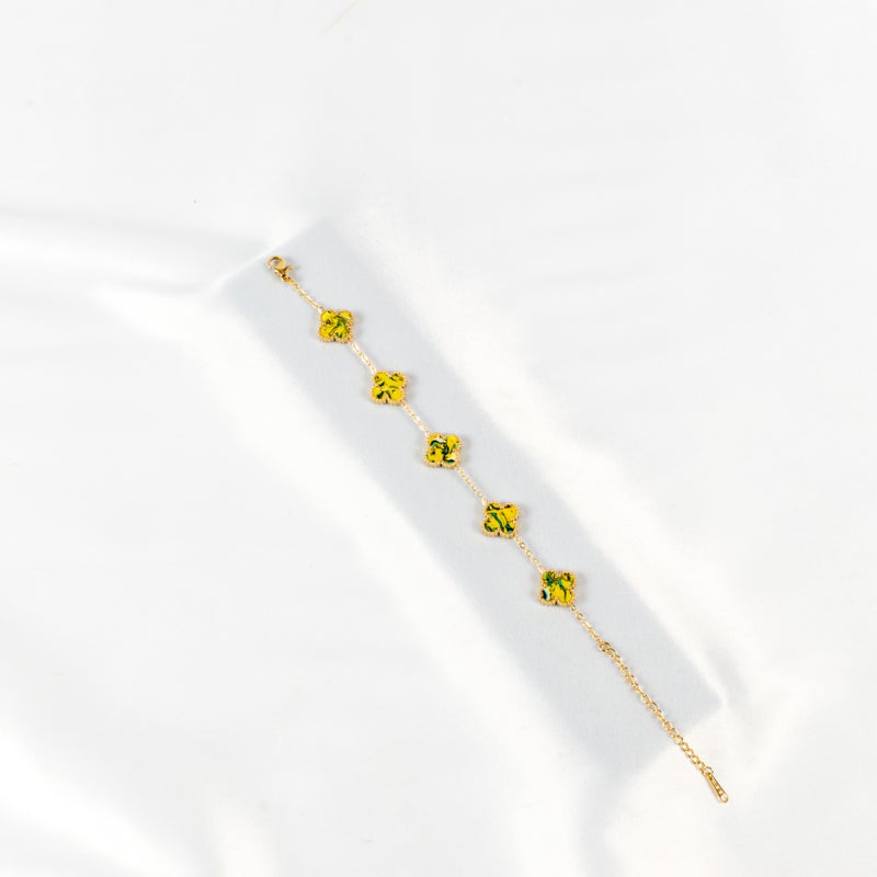 ذا بلاك بيرل اكسسوريز أنسيال أستانليس ستيل ذهبي مع شكل زهرة البرسيم بألوان خلابة - Image 1