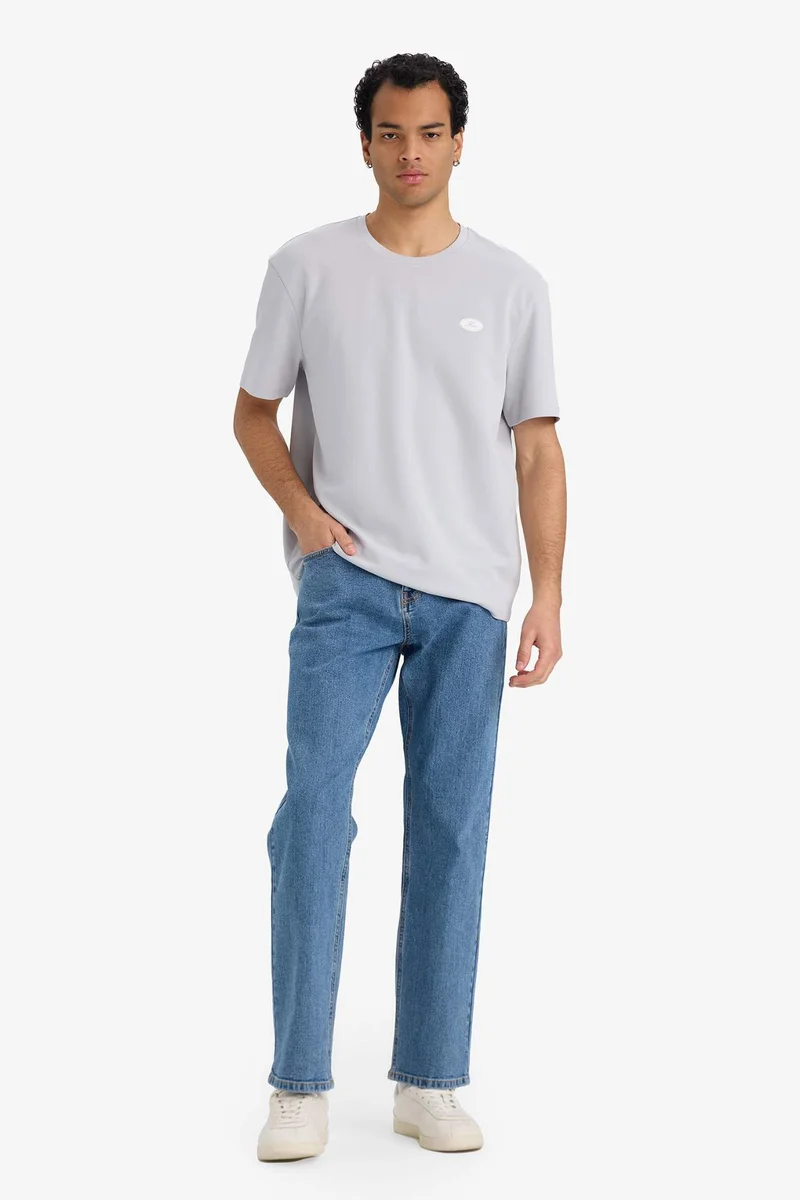 ديفاكتو Regular Fit Crew Neck Short Sleeve T-Shirt