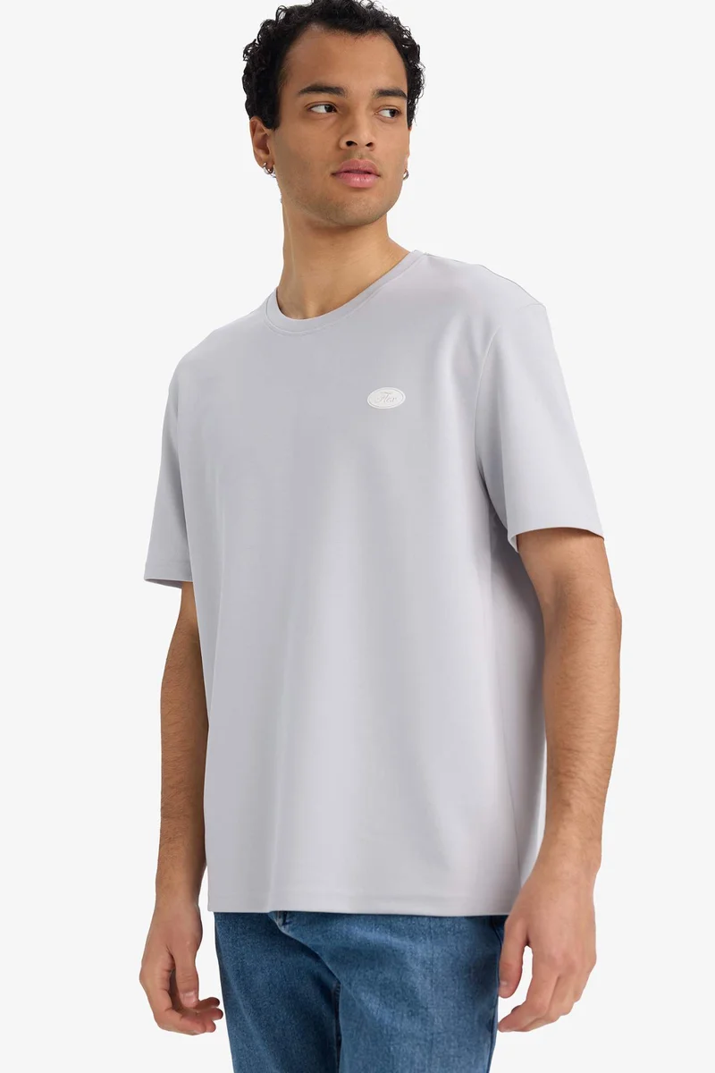 ديفاكتو Regular Fit Crew Neck Short Sleeve T-Shirt