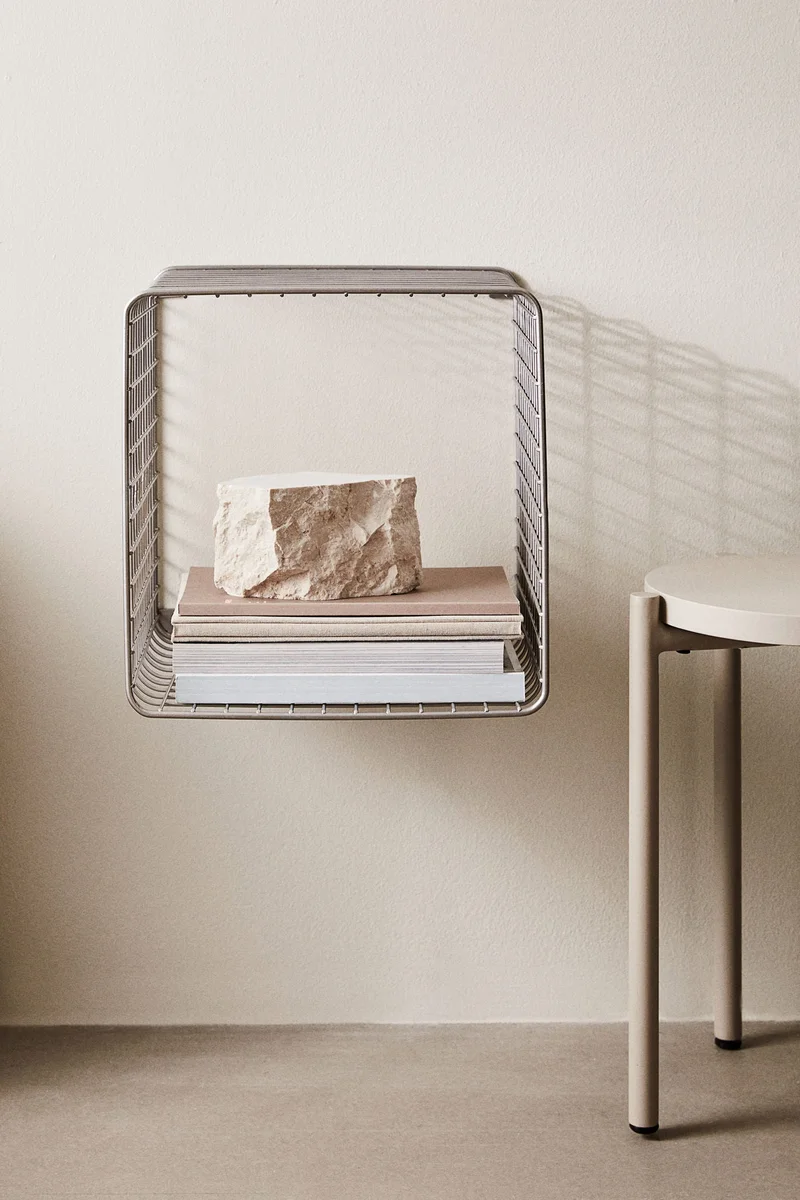 H&M Metal wire wall shelf