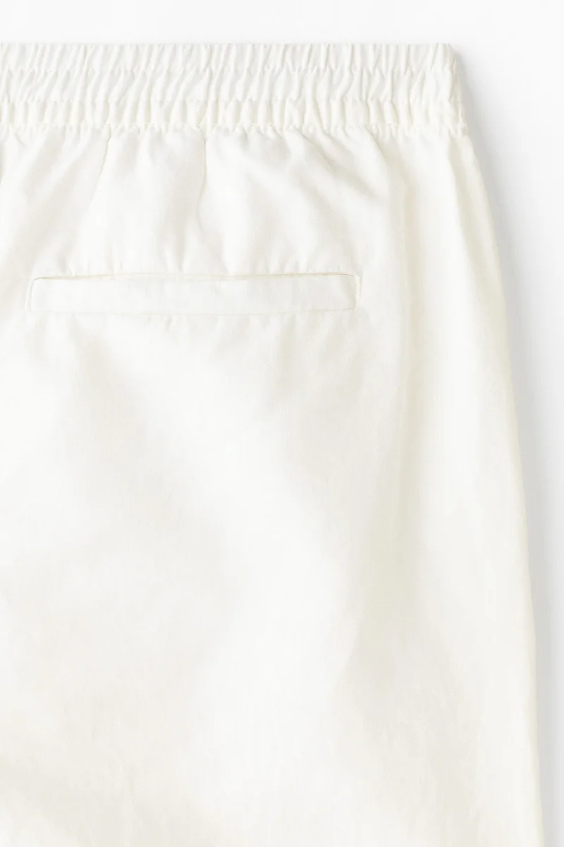 اتش اند ام شورت بقصّة عادية من مزيج الكتان