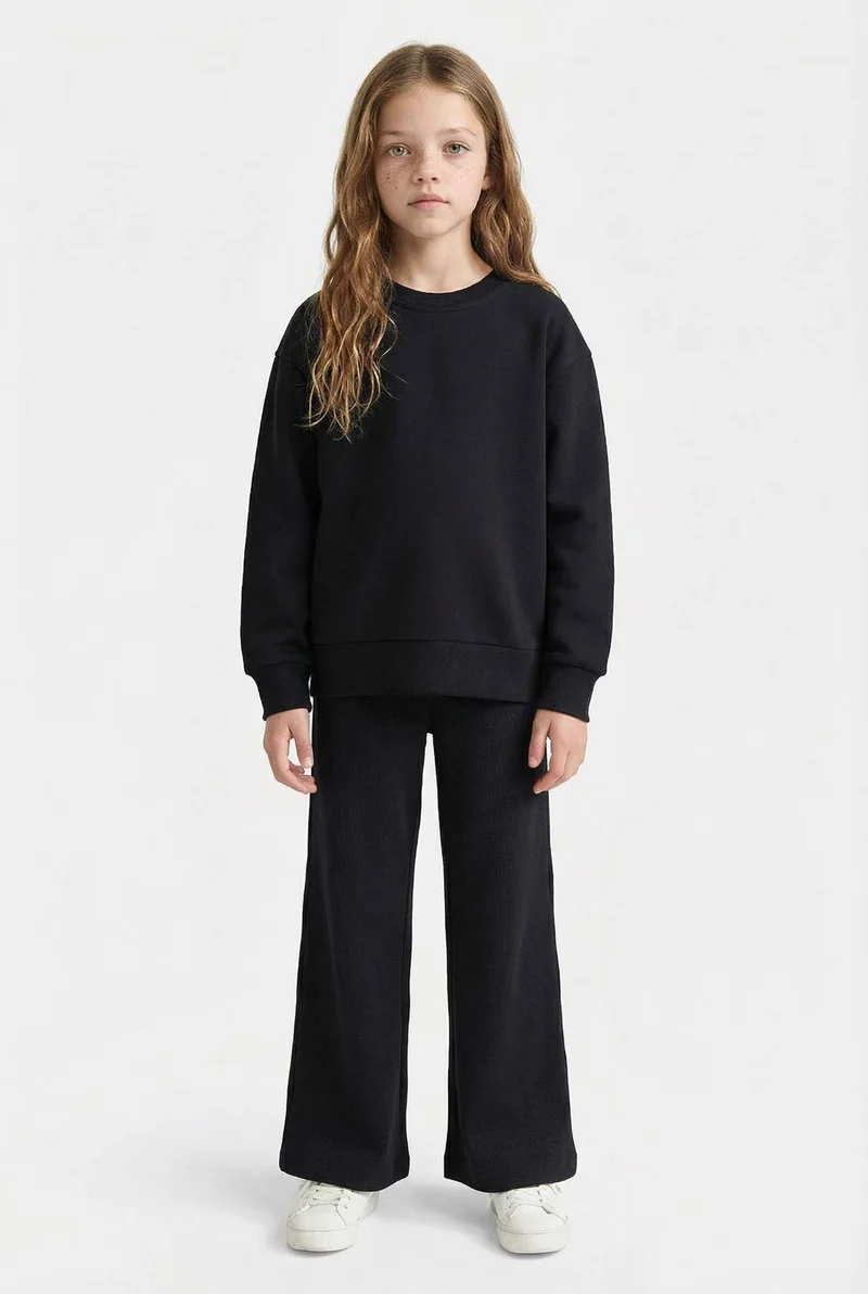 ديفاكتو Girl Relax Fit Crew Neck Basic Sweatshirt
