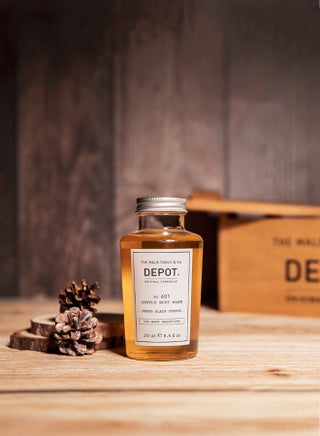 Gentle Body Wash in Fresh Black Pepper - Deeply Cleanses & Invigorates Skin, Leaves a Spicy, Modern Scent (250 ml) - view 2