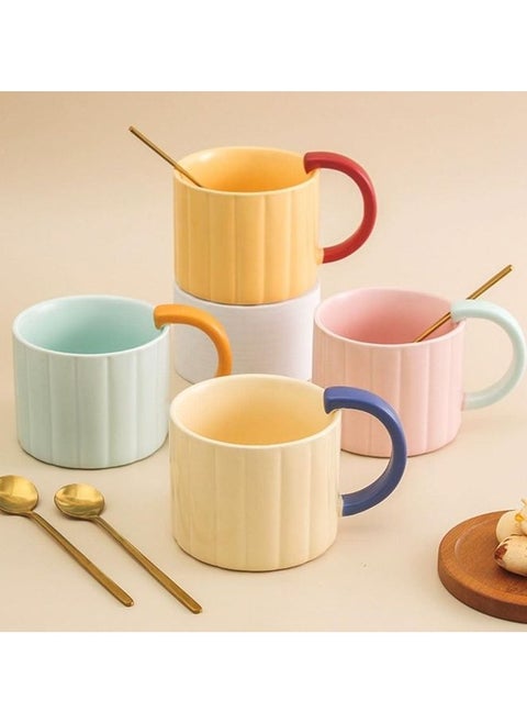 Simple round ceramic coffee mug for hot and cold drinks with a comfortable handle, multi-colore