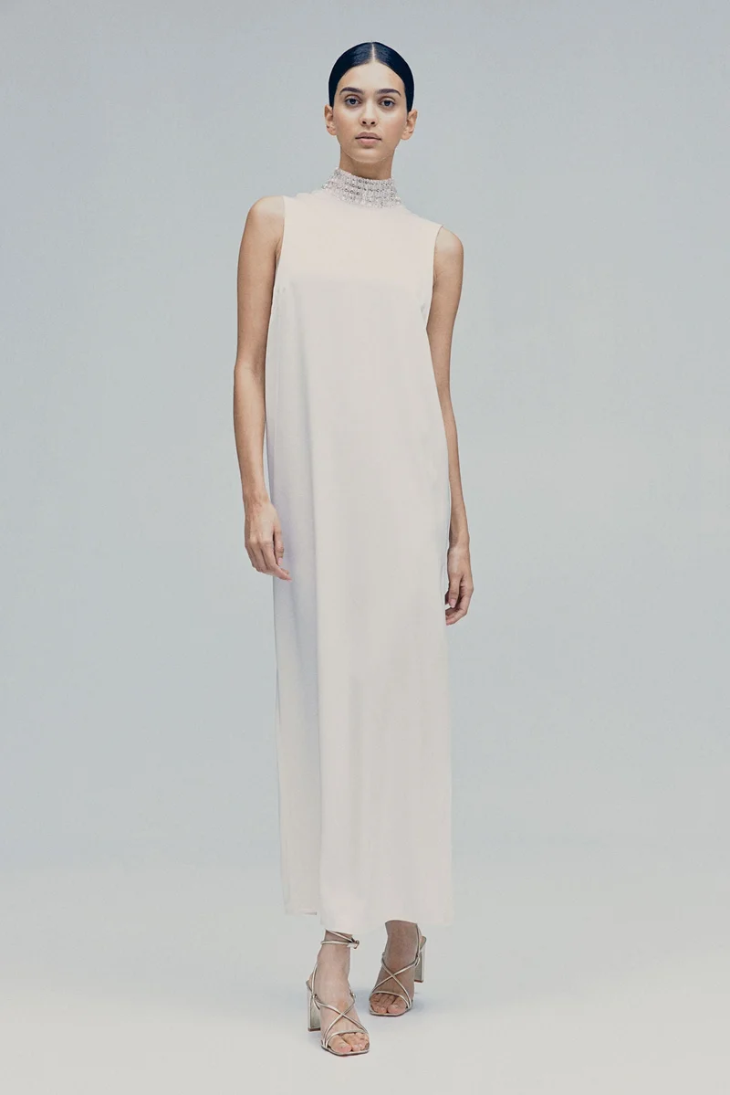 اتش اند ام فستان ساتان بياقة مزخرفة