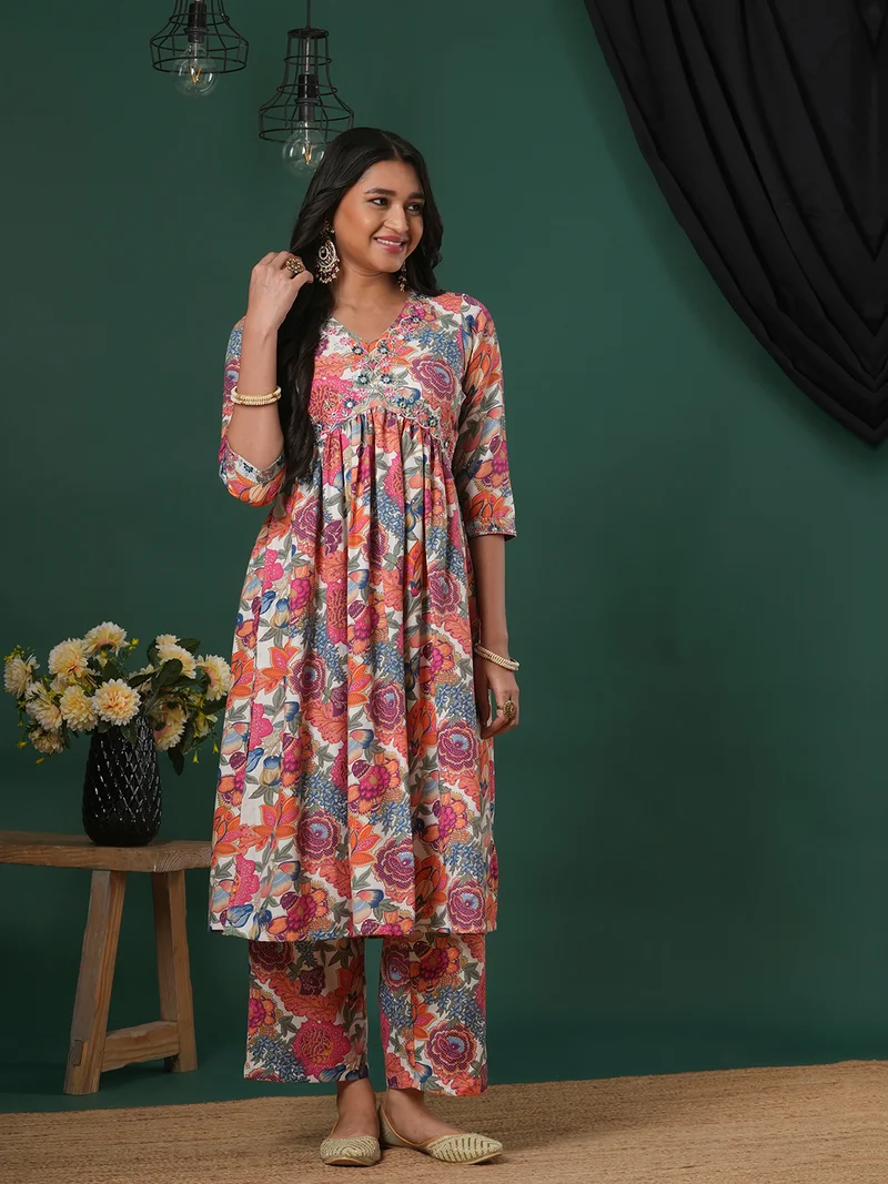 globus Globus Women Floral Printed High Slit Thread Work Kurta With Trousers