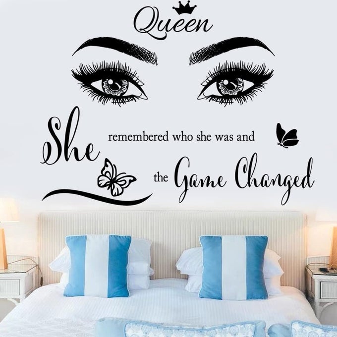 INSPIRATIONAL WALL STICKER PRETTY EYELASHES EYES WALL DECALS MOTIVATIONAL WORD LETTER DECAL WALL ART QUOTE SHE REMEMBERED WHO SHE WAS AND THE GAME CHANGED WALL STICKERS FOR WOMEN GIRLS BEDROOM LIVING