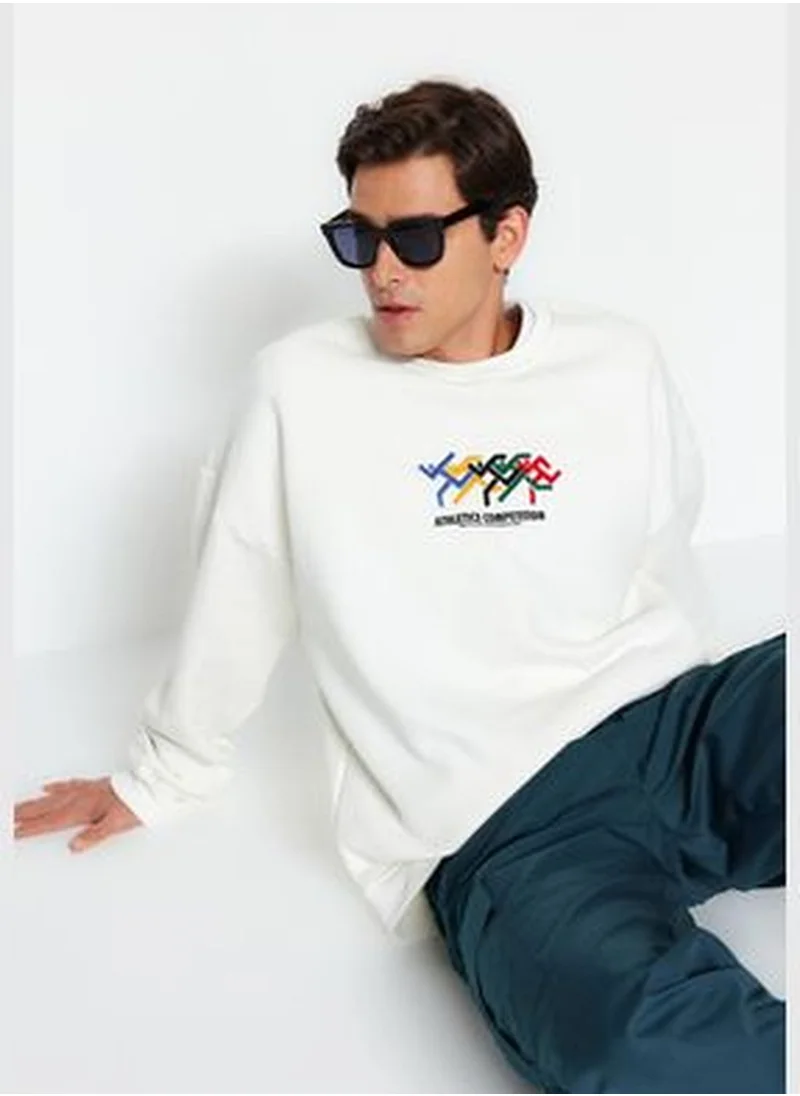 trendyol Men's Ecru Oversize/Wide-Cut Olympic Embroidery and Printed Fleece Sweatshirt.