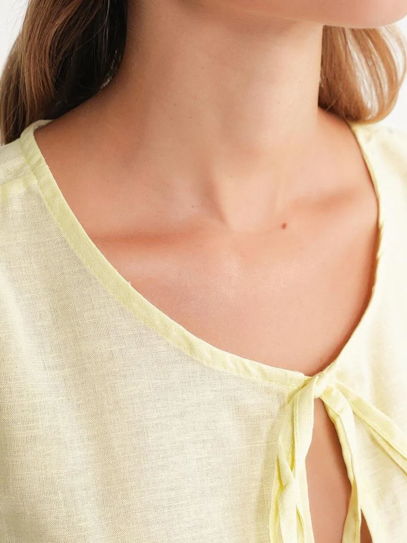 ميكسراي بلوزة ميكسراي بياقة مكشكشة وربطة أمامية