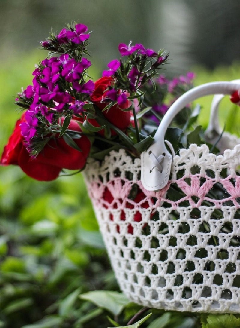 سلة لون أبيض ووردي فاتح من القطن الطبيعي متعددة الاستخدامات قياس 23 في 15 سم - Image 5