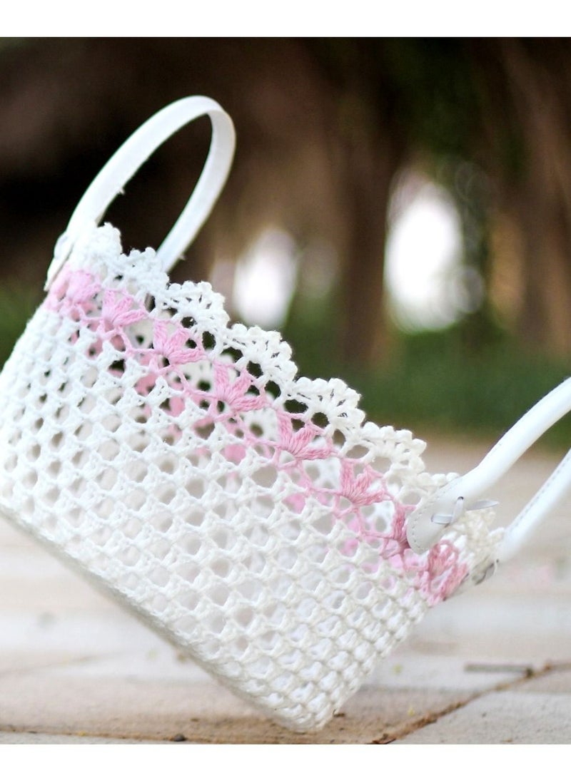 سلة لون أبيض ووردي فاتح من القطن الطبيعي متعددة الاستخدامات قياس 23 في 15 سم - Image 3