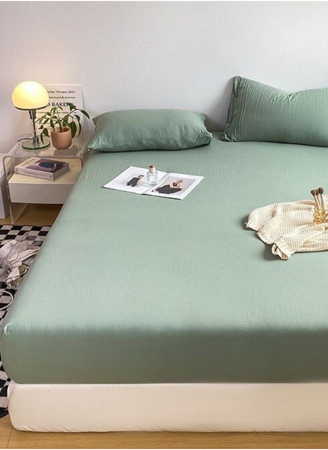 LUNA Home - 3-Piece Set: Includes a king-size fitted bedsheet and two pillowcases, washable cotton in a light green color. - Image 1
