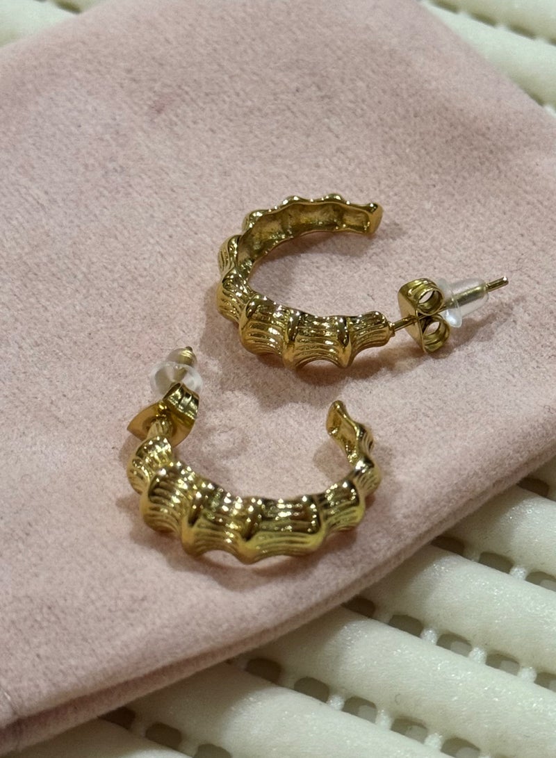 إيكوال حلق اذن نسائي دائري من الاستانلس ستيل أنيق وعالي الجودة باللون الذهبي - Image 1