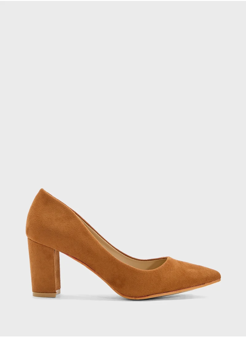 أندرينا Block Heeled Pointed Pump
