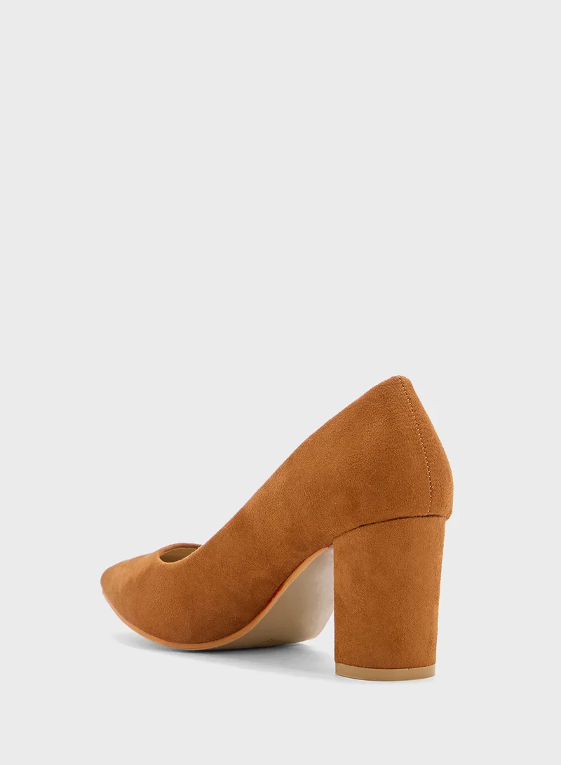 Andarina Block Heeled Pointed Pump