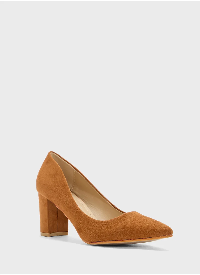 أندرينا Block Heeled Pointed Pump