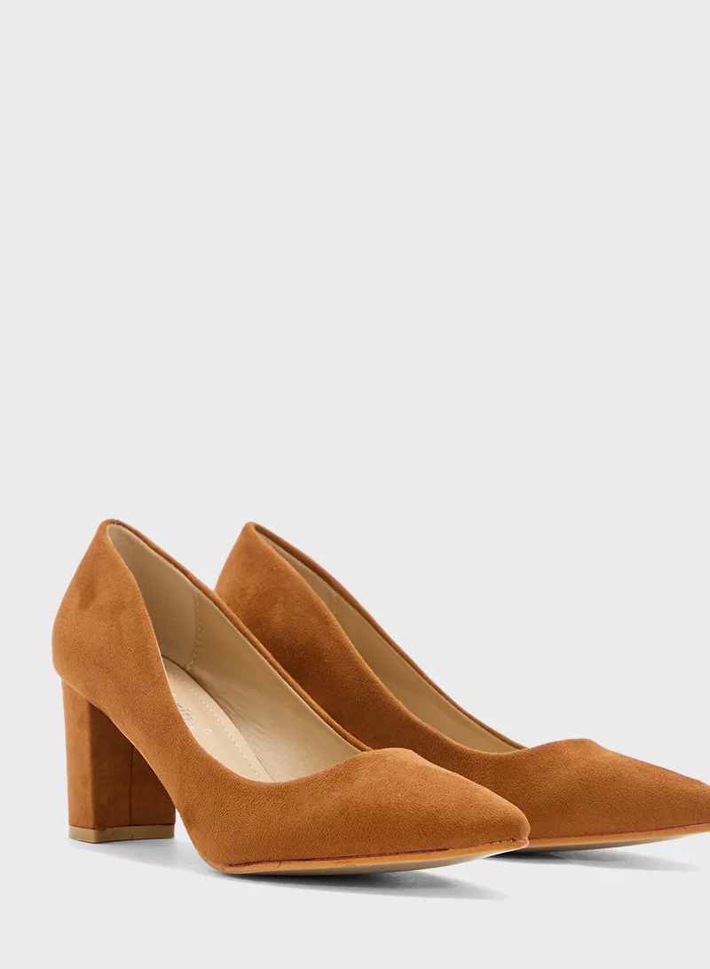Andarina Block Heeled Pointed Pump