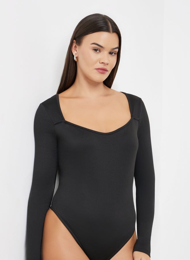 ستايلي بودي سوت بياقة على شكل قلب - Image 3