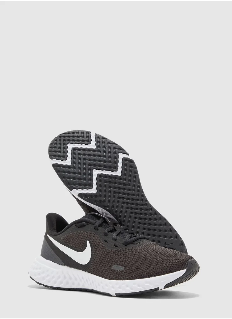 Nike Revolution 5