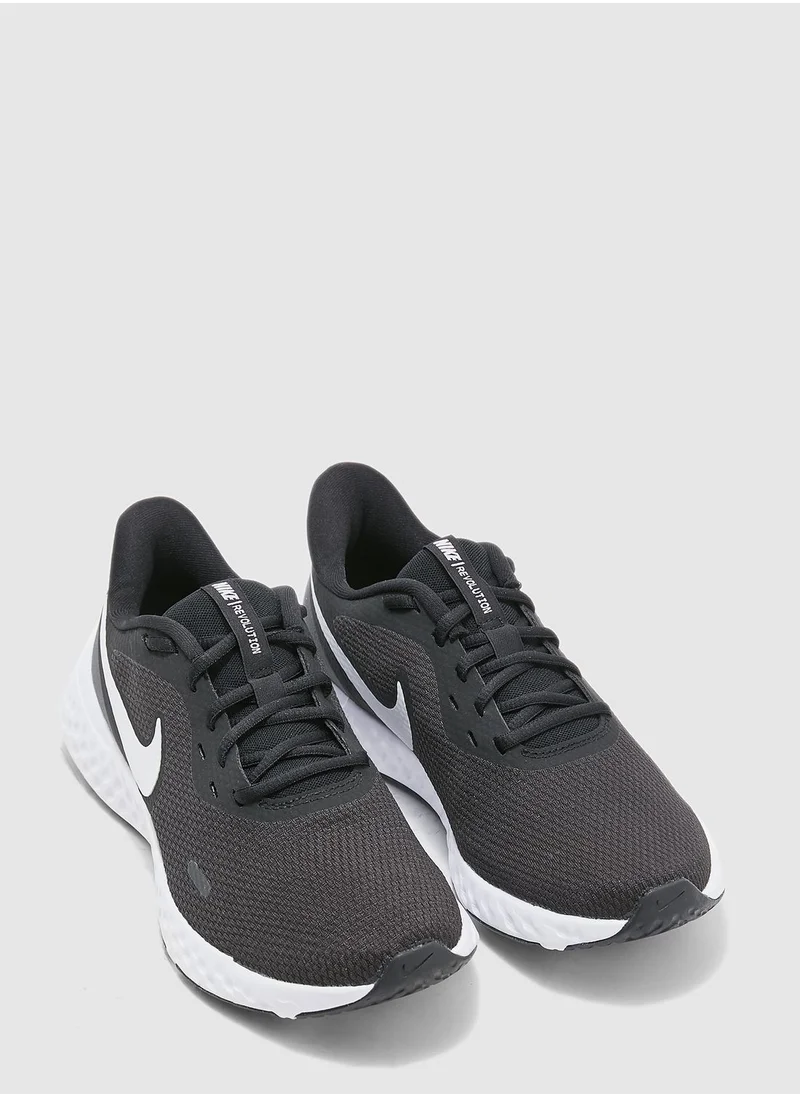 Nike Revolution 5