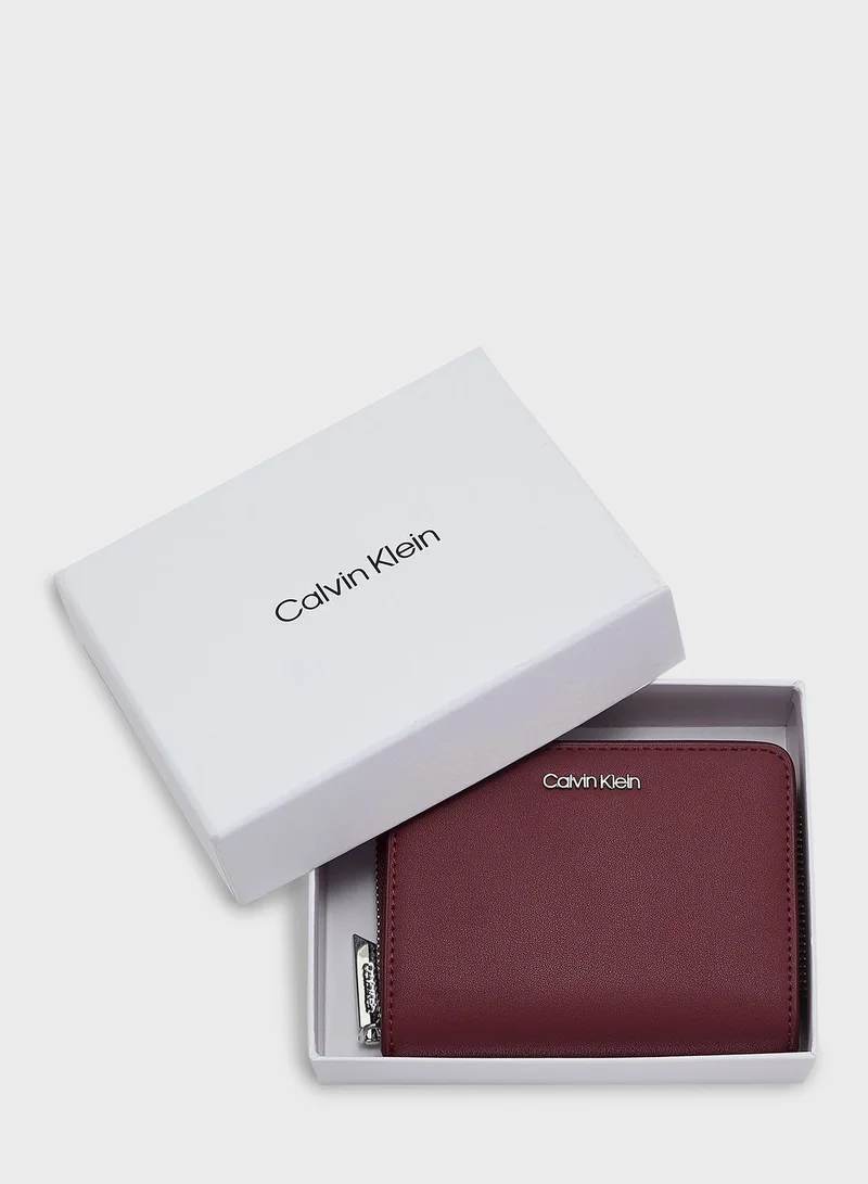 Calvin Klein Jeans Logo Detailed Zip Over Wallet