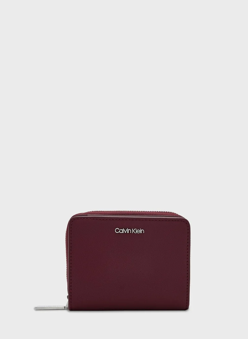 Calvin Klein Jeans Logo Detailed Zip Over Wallet