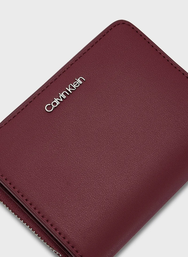 Calvin Klein Jeans Logo Detailed Zip Over Wallet