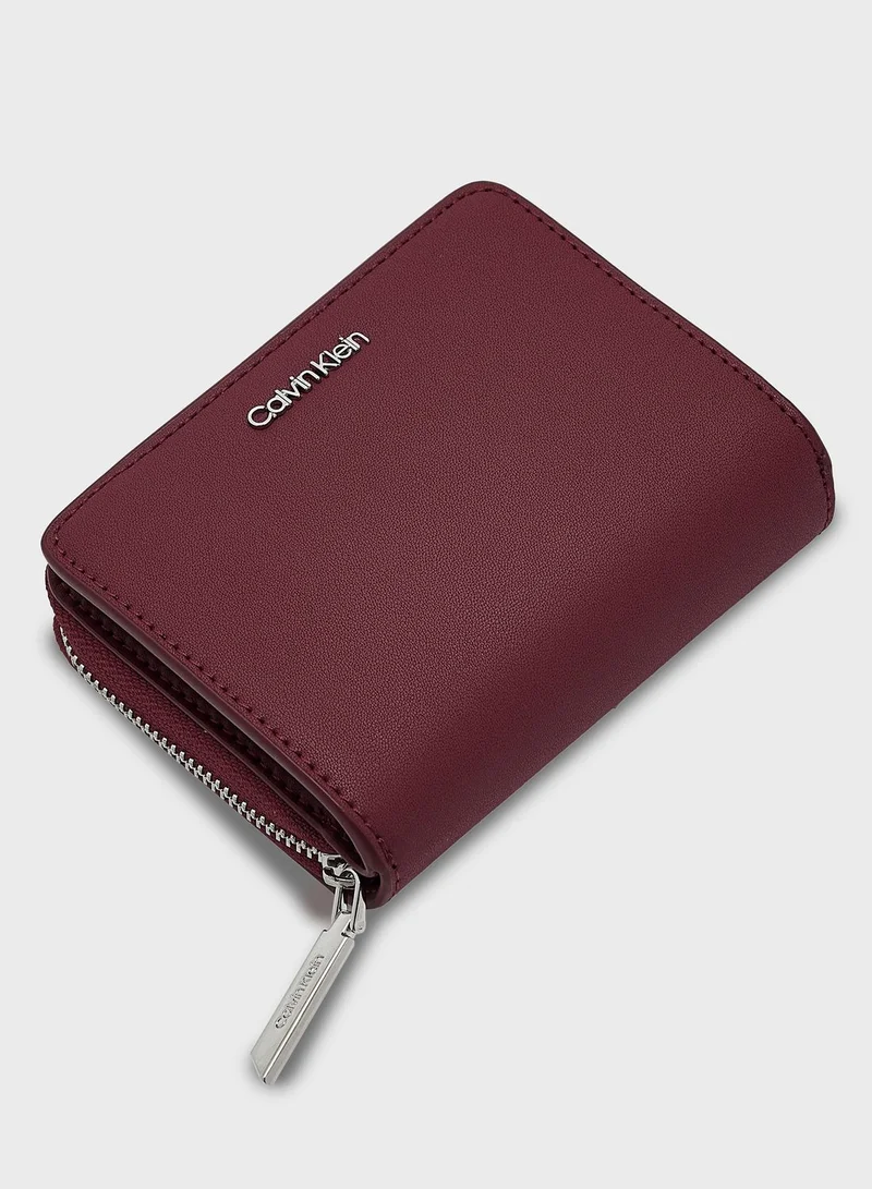 Calvin Klein Jeans Logo Detailed Zip Over Wallet