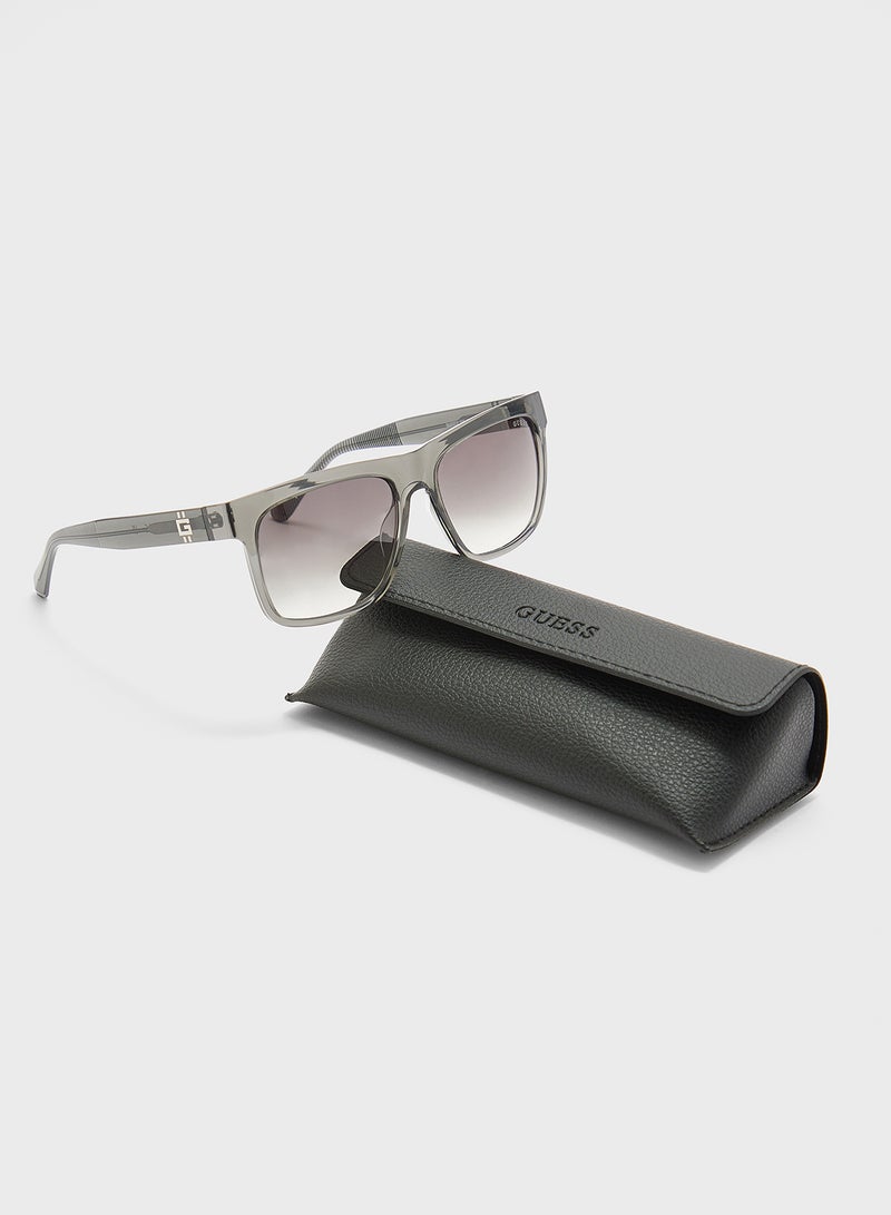 GUESS Gu0022220B57 Wayfarers Sunglasse  - Image 4