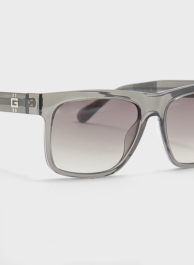 GUESS Gu0022220B57 Wayfarers Sunglasse  - Image 3