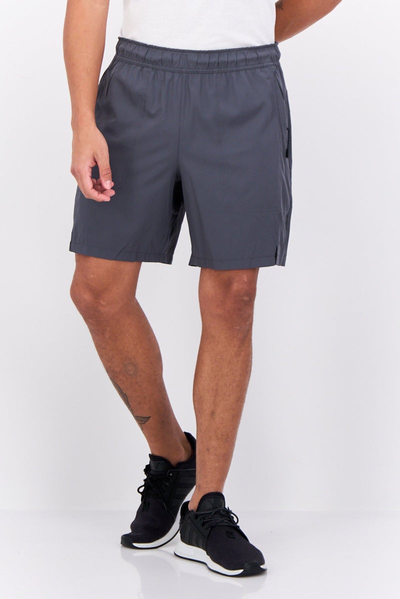 MOTION شورتات تدريب رياضية للرجال بفتحة جانبية، رمادي غامق - Image 1