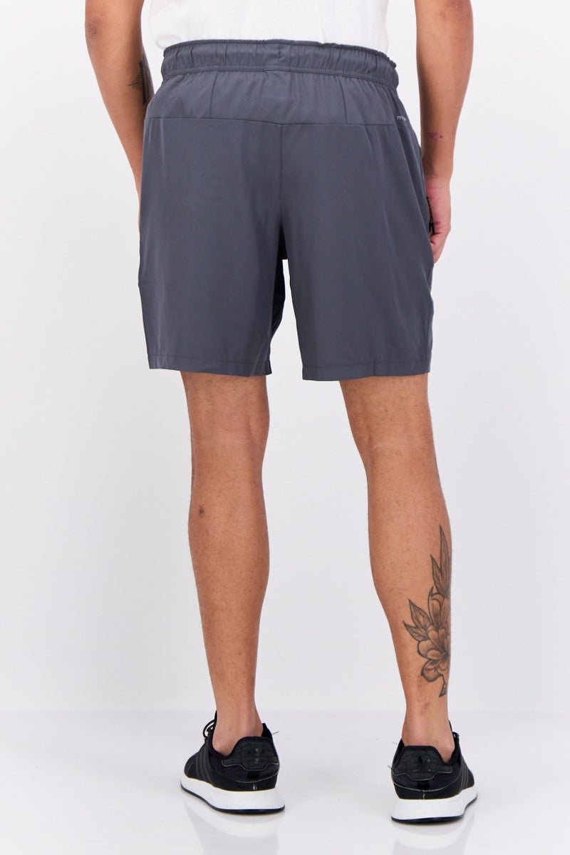 MOTION شورتات تدريب رياضية للرجال بفتحة جانبية، رمادي غامق - Image 3
