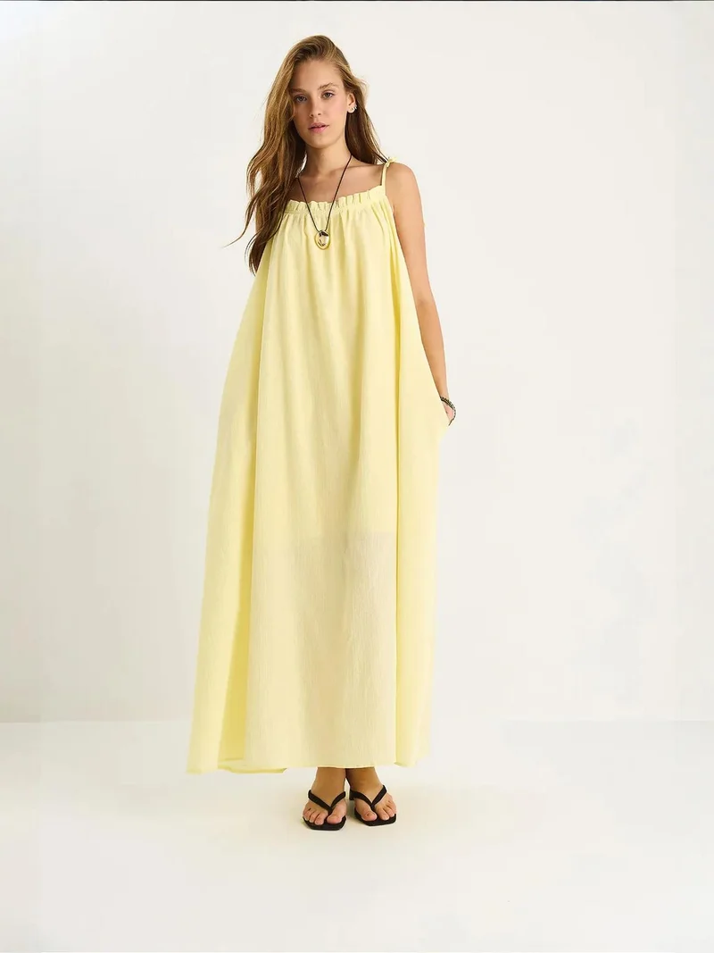 بيانكو لوتشي فستان ماكسي لوكسي بتفاصيل مكشكشة