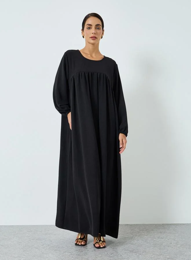 تايك تو جلابية سوداء بياقة مستديرة وكسرات