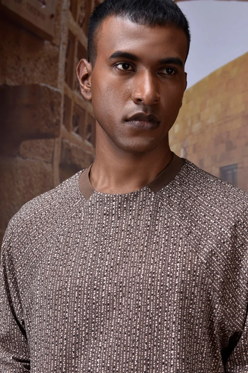 Genes Lecoanet Hemant تيشيرت بيج دافئ بنقش دقيق