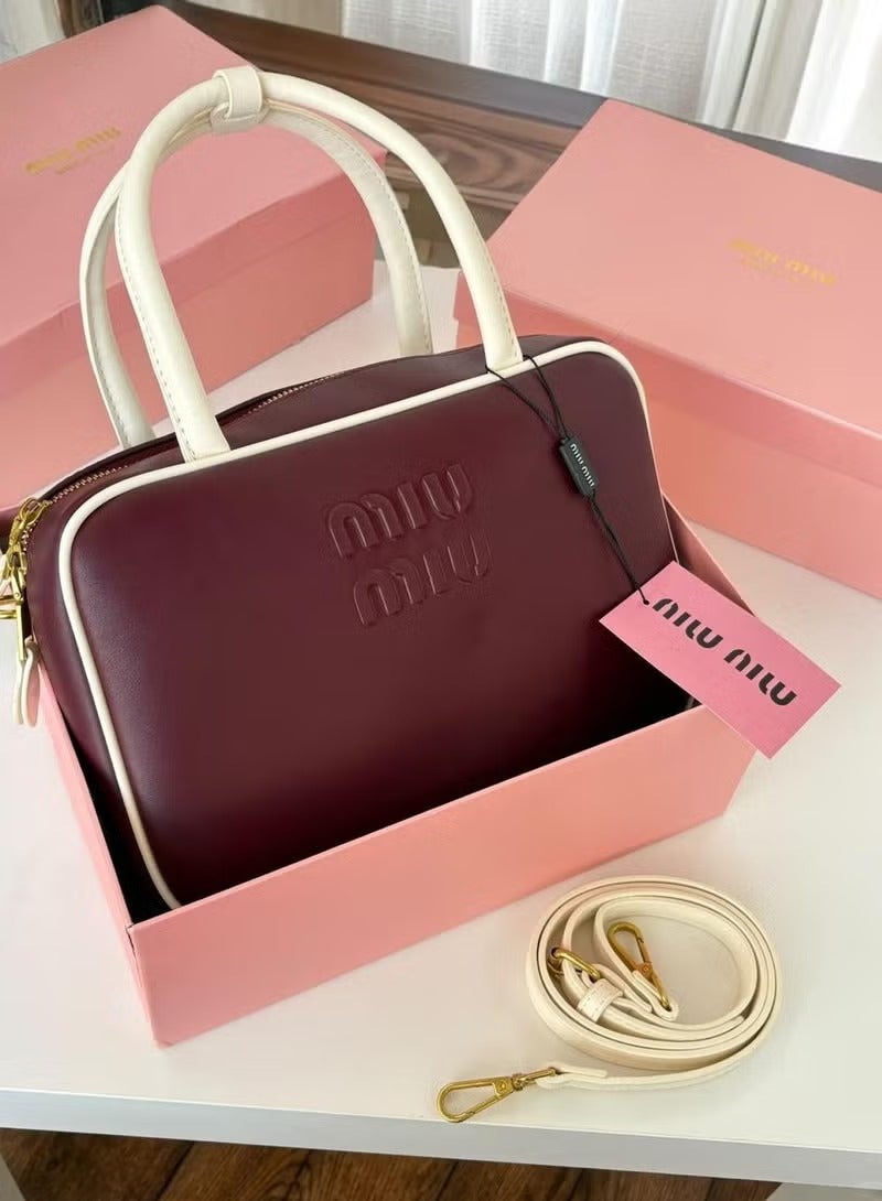 مياو مياو حقيبة نسائية من ميو ميو