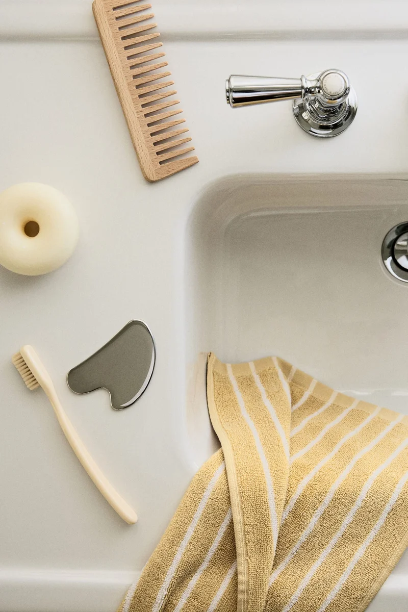 H&M Striped guest towel