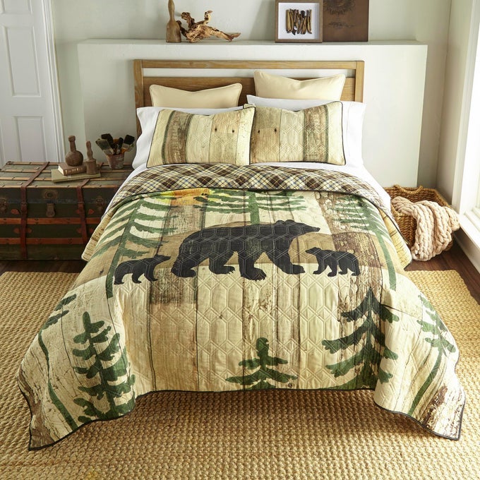 QUEEN POLYESTER BEDDING SET 3 PIECE PAINTED BEAR LODGE QUILT SET WITH QUEEN QUILT AND TWO STANDARD PILLOW SHAMS MACHINE WASHABLE