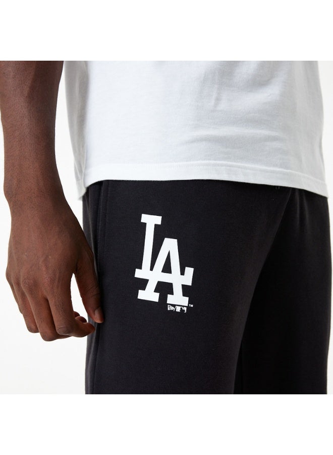 NEW ERA سروال جوجر أساسي من MLB لوس أنجلوس دودجرز باللونين الأسود والأبيض - Image 5