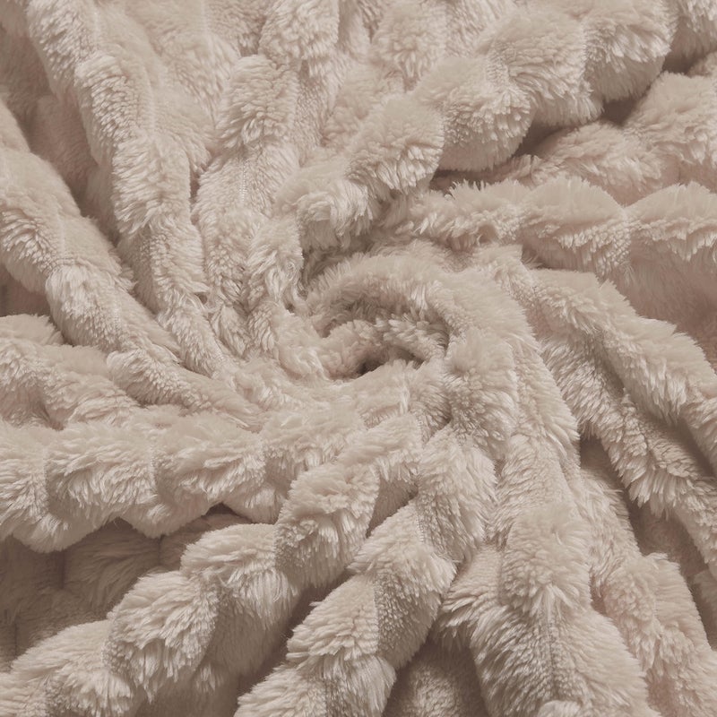 Vessia Flannel Fleece Throw Blanket for Kids and Adults  3D Jacquard Camel Fuzzy and Warm Blanket for Couch Sofa Bed Chair  300GSM Soft Touch Cozy Brown Throw for All-Season Home Decor(50x40inch) - Image 5