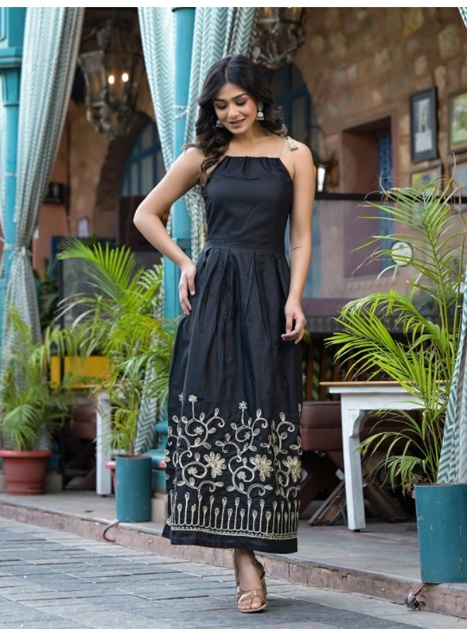 أيه كيه إس Black Gota Embroidered Maxi Dress