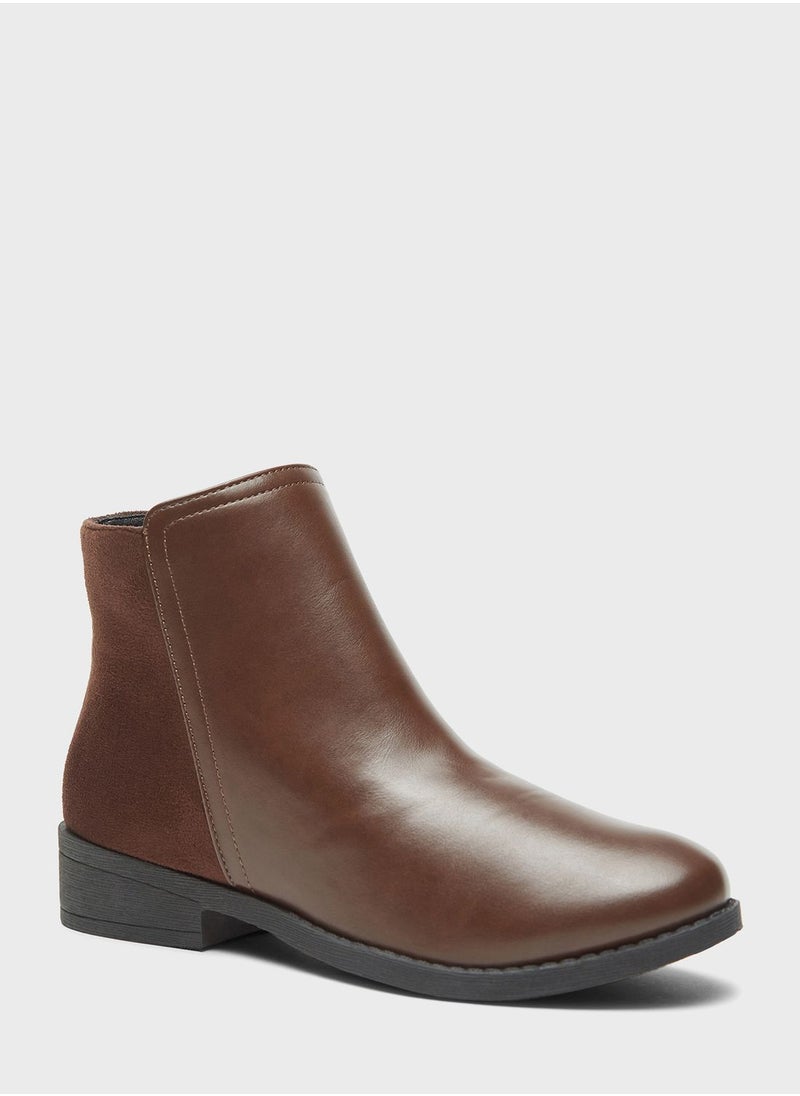shoexpress - Essential Ankle Boots - Image 1