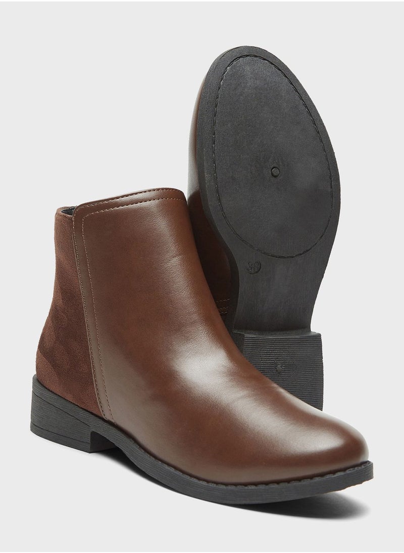 shoexpress - Essential Ankle Boots - Image 1