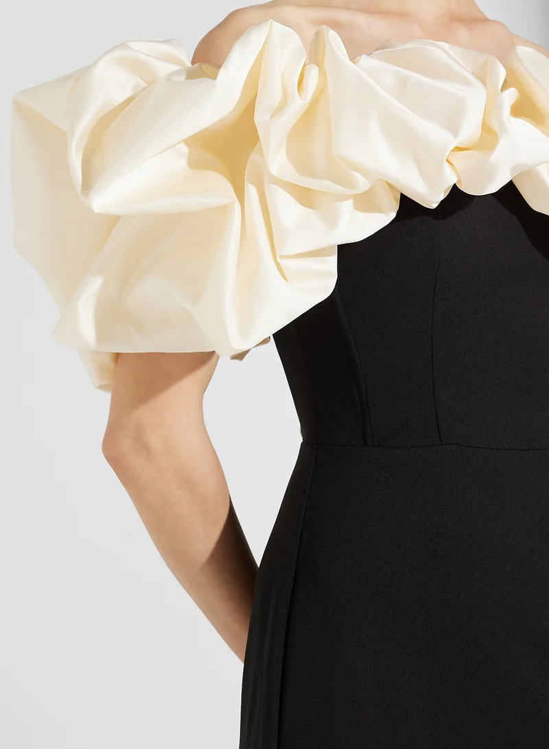 نمشي x Ruffled Shoulder Maxi Dress