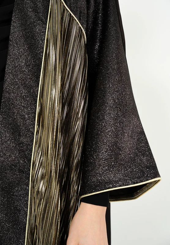 Thouq Beautiful Symmetrical Shiny Jalabiya with V-Neckline With kimono Sleeves
