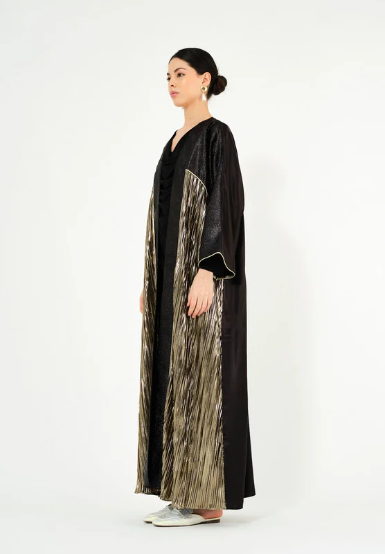 Thouq Beautiful Symmetrical Shiny Jalabiya with V-Neckline With kimono Sleeves