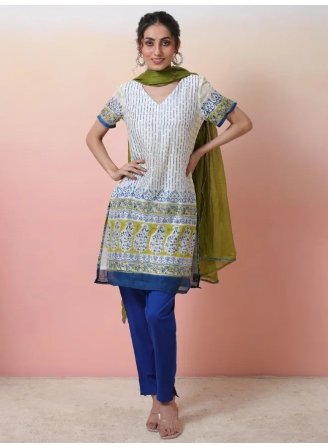 أيه كيه إس Striped Printed V-Neck Kurta & Trousers With Dupatta